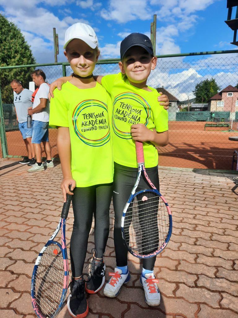 Tenisova akademia Edmund Pavlik Banska Bystrica na turnaji si fandime navzajom